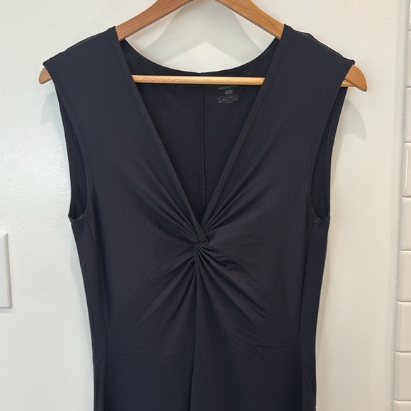 Women's Patagonia Bandha Twist Front Jersey Knit Dress in Black, Size M Long - Picture 3 of 6